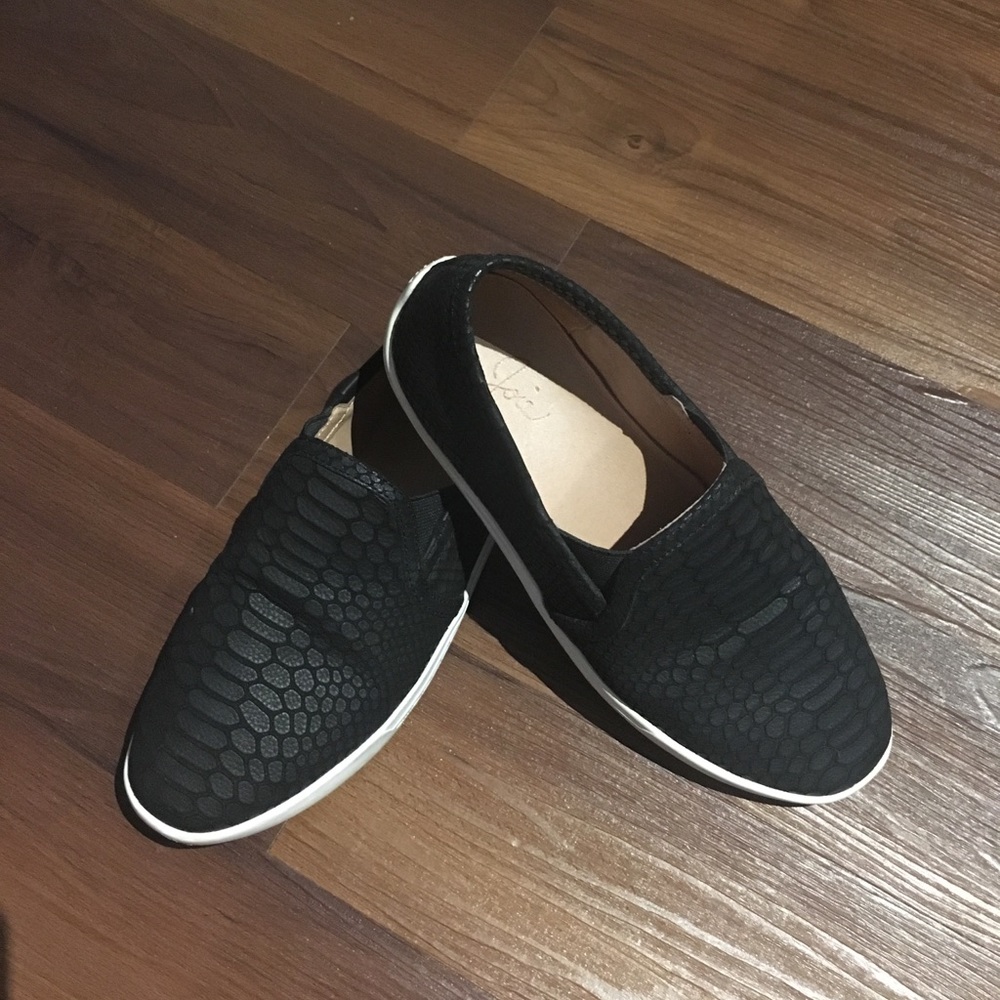 Joie Kidmore Sneaker gently worn